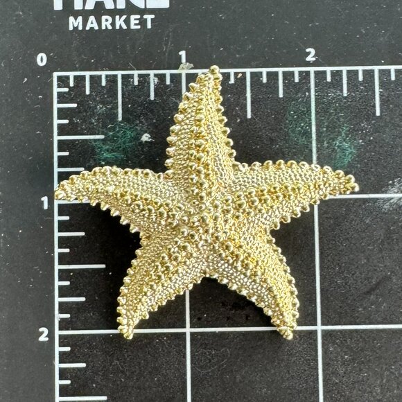 Vintage Gold Tone Starfish Brooch Pin Relief Details Costume Jewelry - Picture 5 of 5